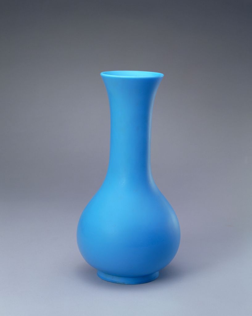 图片[1]-Qianlong Peacock Blue Glass Long Neck Bottle-China Archive